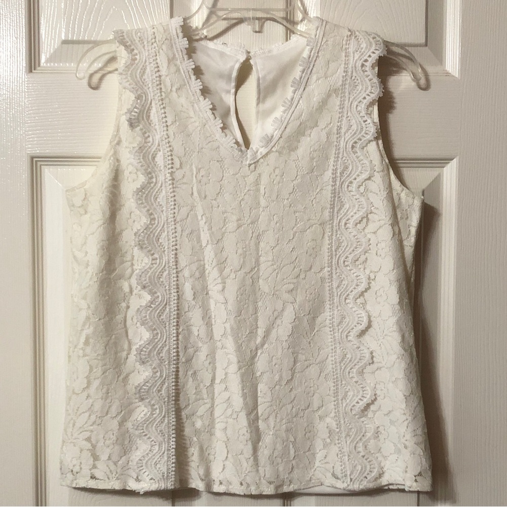 Elegant White Lace Sleeveless Blouse Size Medium